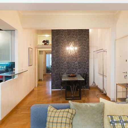 Stylish Flat With Veranda In The Heart Of Athena Bagian luar foto