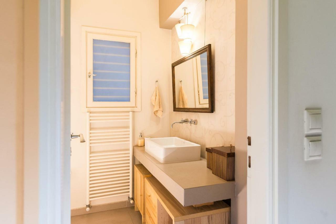 Stylish Flat With Veranda In The Heart Of Athena Bagian luar foto