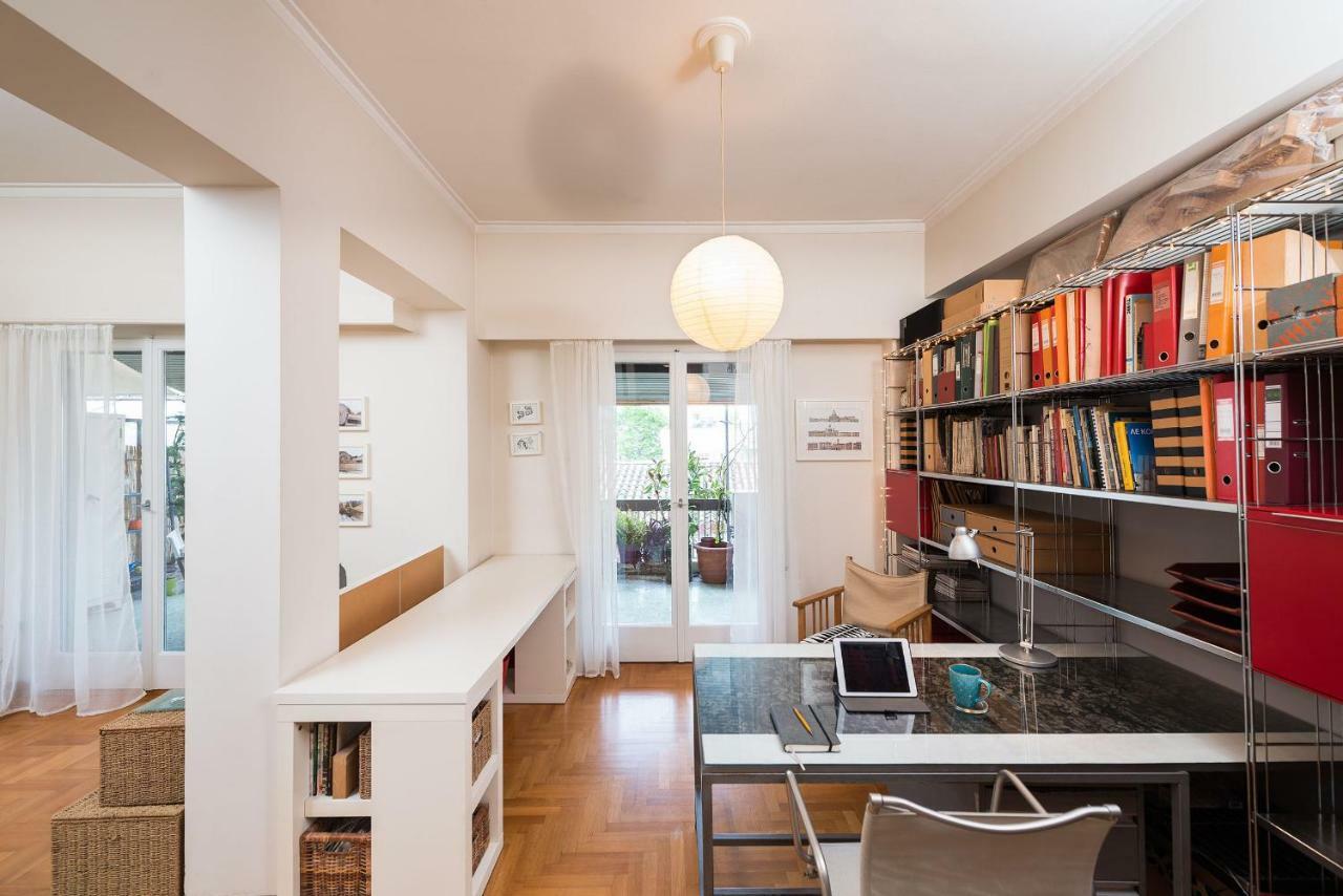 Stylish Flat With Veranda In The Heart Of Athena Bagian luar foto