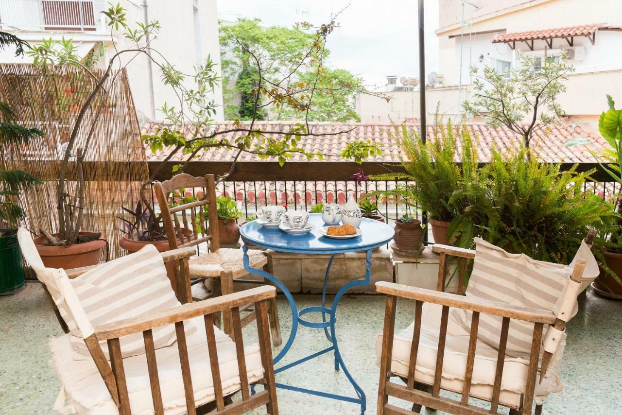 Stylish Flat With Veranda In The Heart Of Athena Bagian luar foto