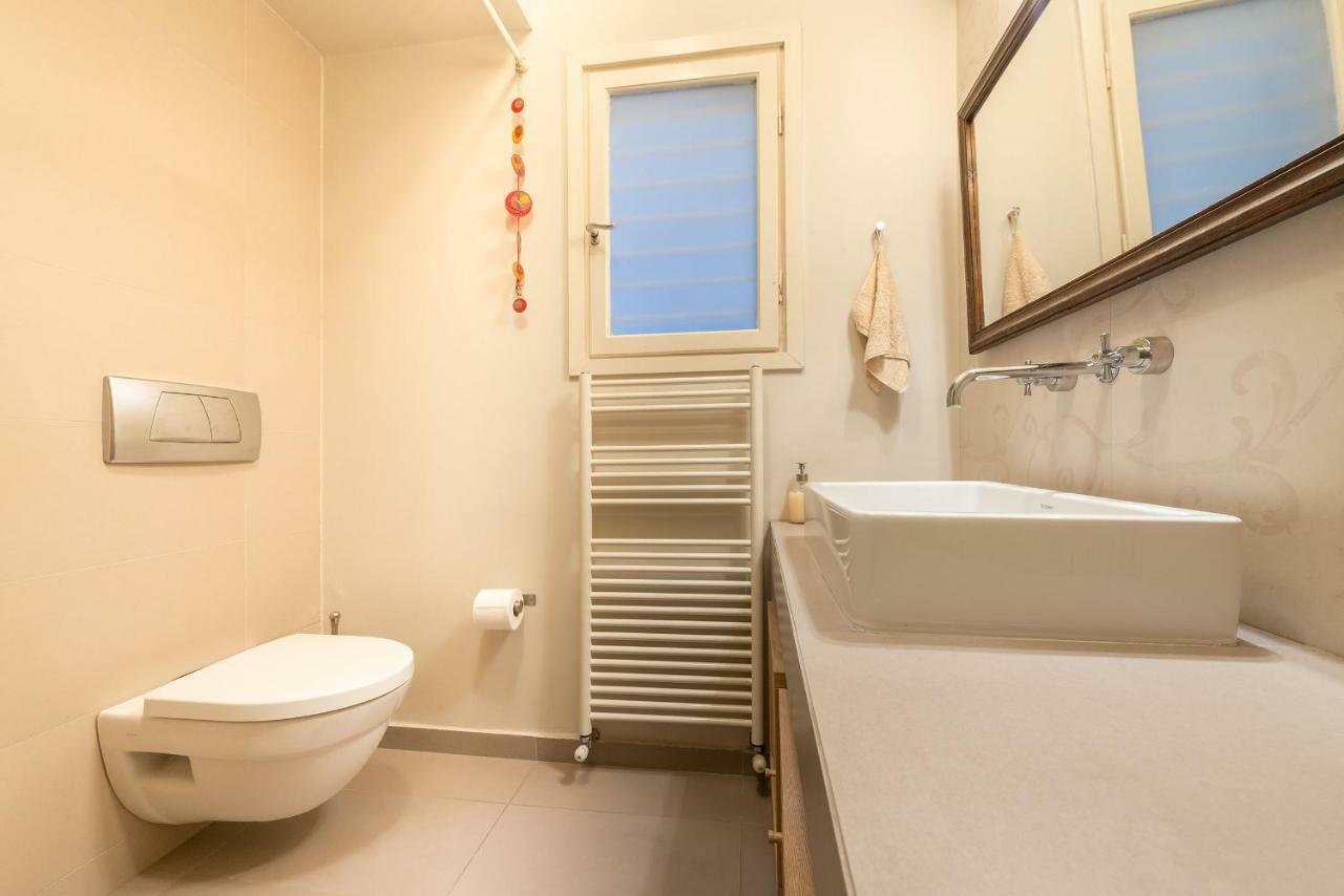 Stylish Flat With Veranda In The Heart Of Athena Bagian luar foto