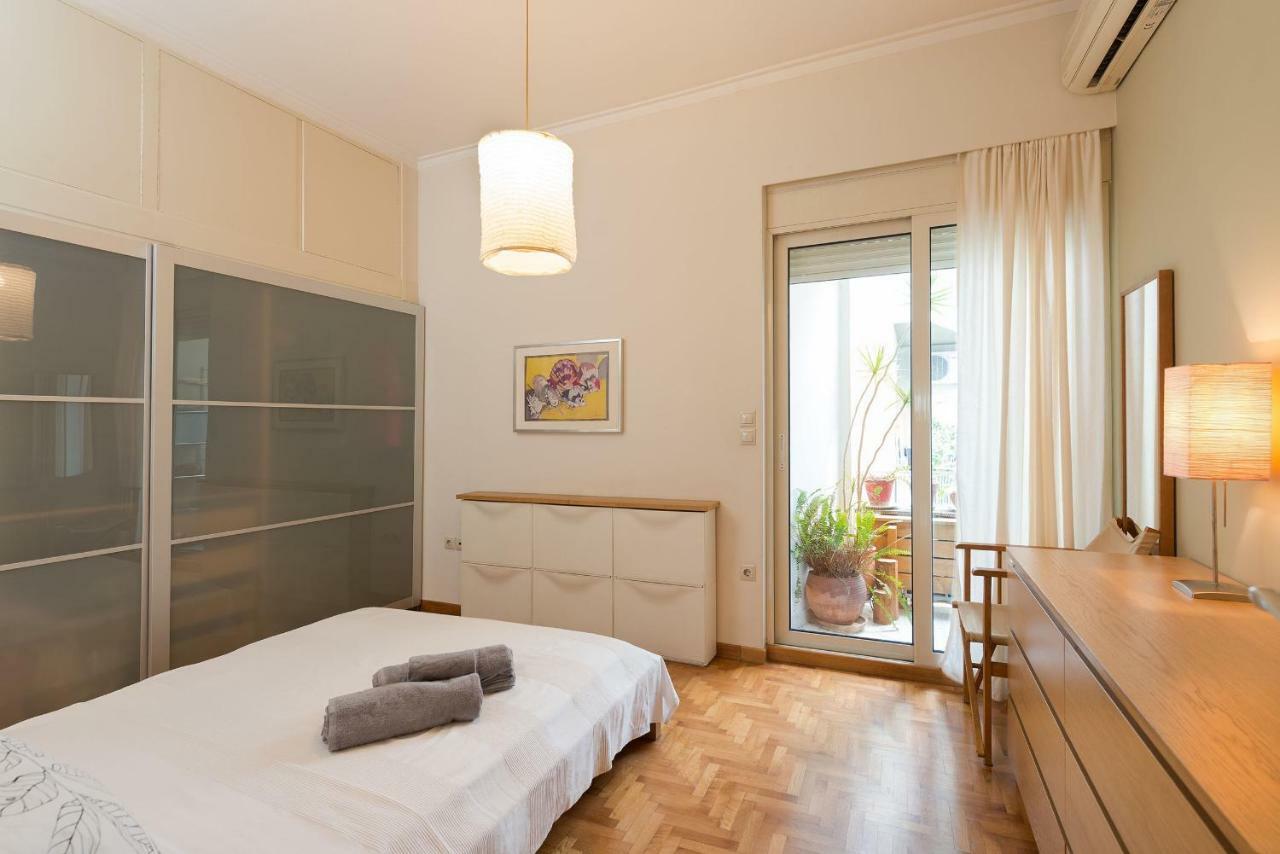 Stylish Flat With Veranda In The Heart Of Athena Bagian luar foto
