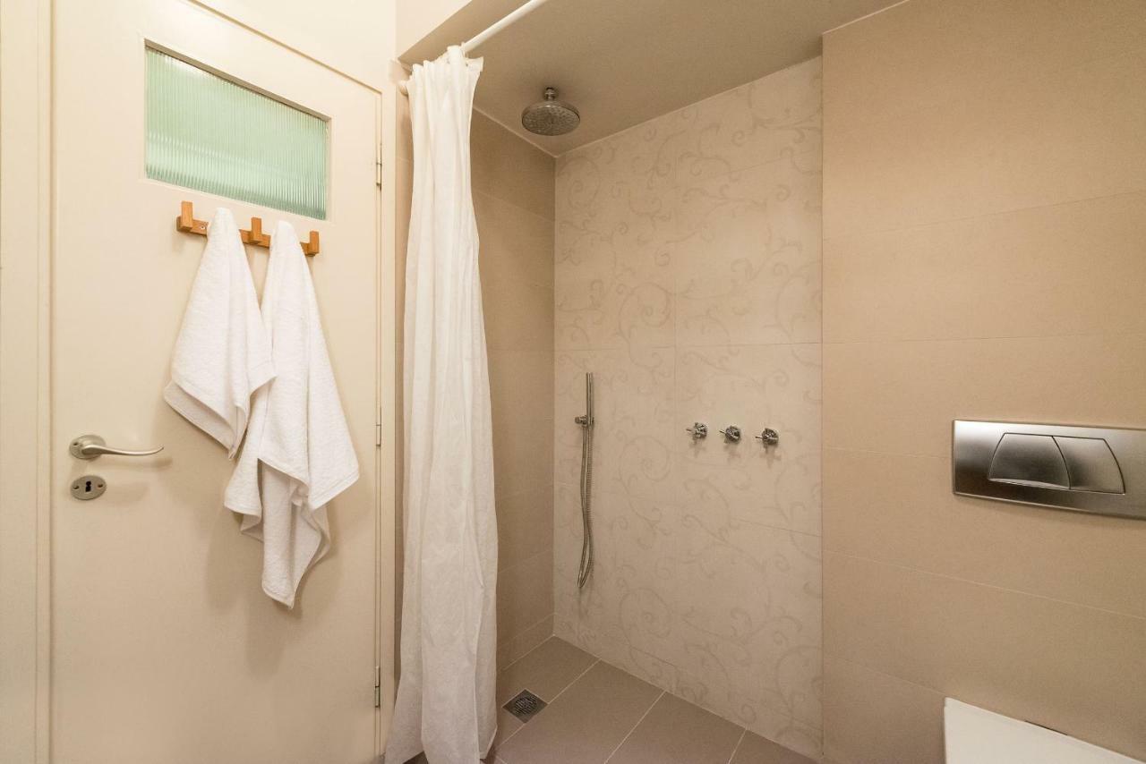 Stylish Flat With Veranda In The Heart Of Athena Bagian luar foto